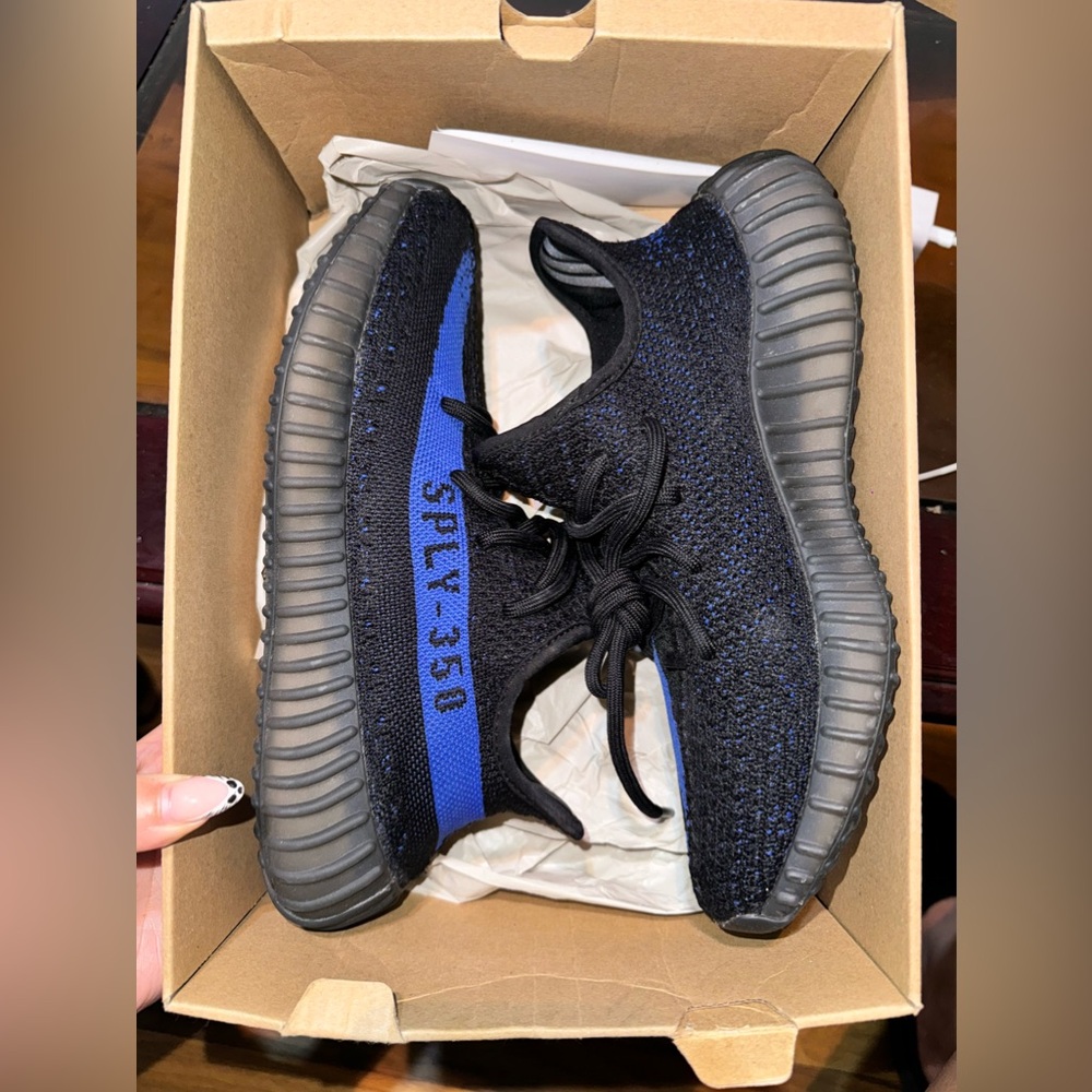 Yeezy Boost 350 V2 ‘ Dazzling Blue ‘